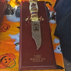 General Robert E. Lee Commemorative Knife with Gold Accents